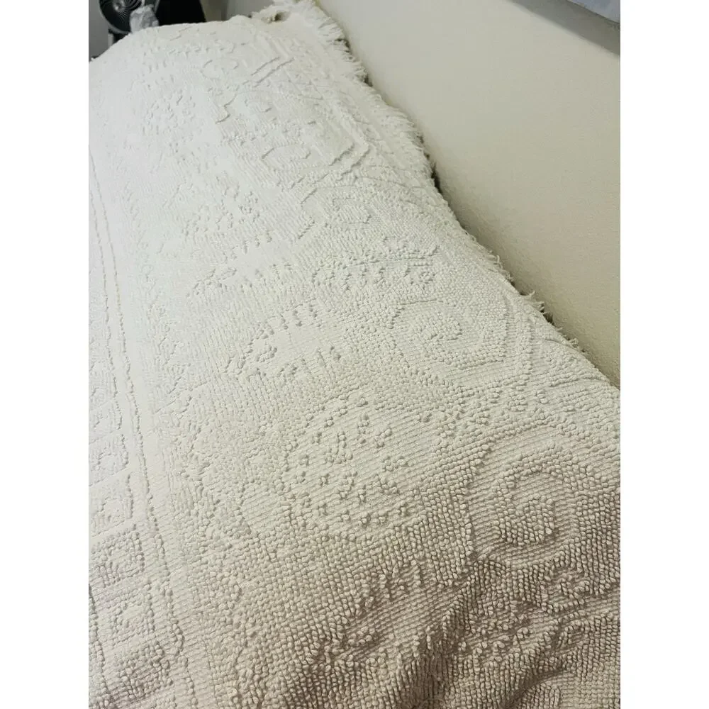 Vintage Chenille Bedspread Blanket Fringe White Cotton Cottage 120